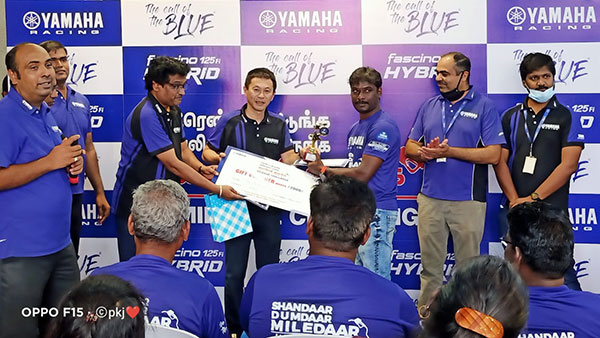 ஆஹா இந்த போட்டில நாமலும் கலந்திருக்கலாம் போலிருக்கே! பரிசுகளையும், இலவசங்களையும் வாரி வழங்கிய யமஹா!