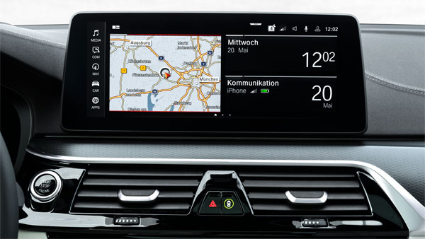 தந்தைக்கு விலையுயர்ந்த காரை பரிசளித்த பிரபல கிரிக்கெட் வீரர்... காரோட விலைய கேட்டீங்க மெர்சலாயிடுவீங்க!