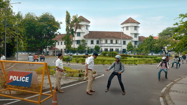 இந்த எலெக்ட்ரிக் ஸ்கூட்டர்ல போகும்போது லைசென்ஸ் கையில வச்சிருக்கணும்னு அவசியம் இல்ல... போலீஸ் பிடிச்சாலும் பயப்பட தேவையில்ல!