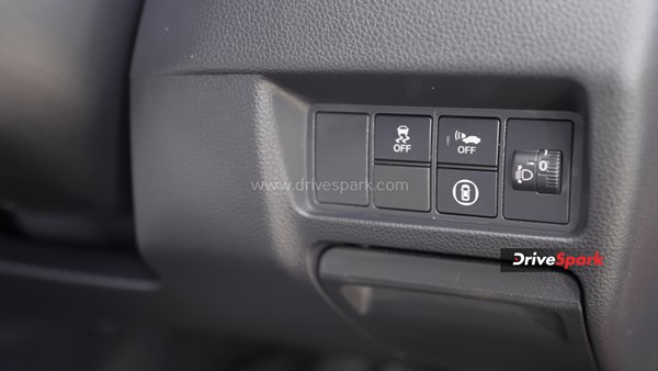 உயரிய தொழில்நுட்ப வசதிகளுடன் விற்பனைக்கு வந்திருக்கும் ஹோண்டா சிட்டி இ:எச்இவி... இந்த காரை ஏன் வாங்கலாம் என்பதற்கான காரணங்கள் இதோ!