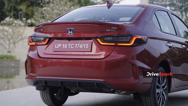 உயரிய தொழில்நுட்ப வசதிகளுடன் விற்பனைக்கு வந்திருக்கும் ஹோண்டா சிட்டி இ:எச்இவி... இந்த காரை ஏன் வாங்கலாம் என்பதற்கான காரணங்கள் இதோ!