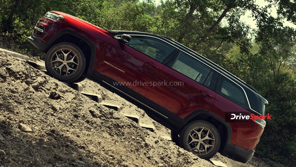 டொயோட்டா ஃபார்ச்சூனர் என்ன ஆகப்போகுதோ? ஜீப் மெரிடியன் காரின் டெலிவரி பணிகள் விரைவில் தொடக்கம்!