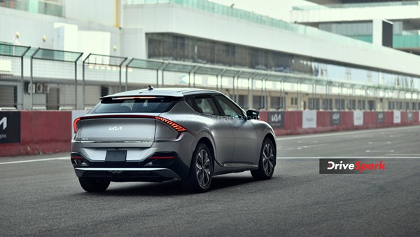 முழு சார்ஜில் 528 கி.மீ பயணிக்கும் கியா இவி6 கார் எப்படி இருக்கிறது ? - ரிவியூ