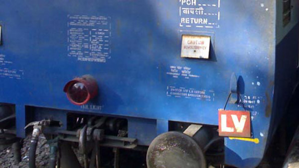 ரயில்களின் கடைசி பெட்டியில் LV என்ற போர்டு தொங்கும்... இதுக்கு பின்னாடி இவ்ளோ பெரிய விஷயம் மறஞ்சிருக்கா?