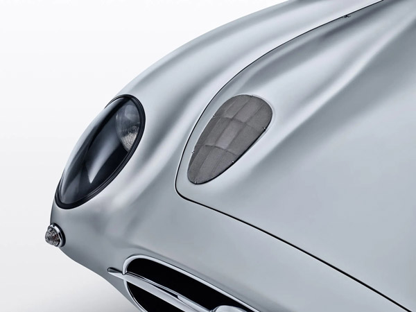 உலகிலேயே அதிக விலைக்கு ஏலம் போன பென்ஸ் கார் . . யார் வாங்கினார்கள் தெரியுமா ?