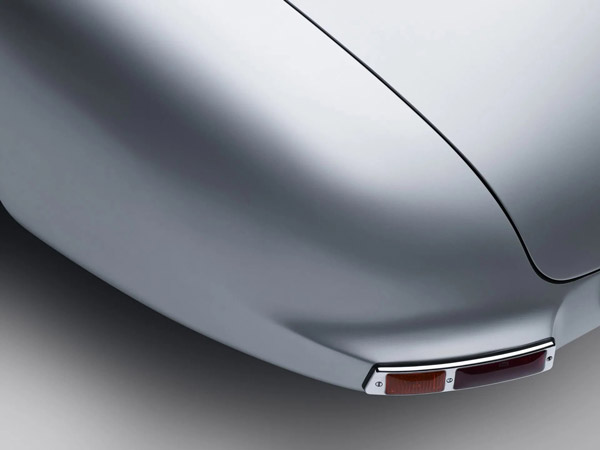 உலகிலேயே அதிக விலைக்கு ஏலம் போன பென்ஸ் கார் . . யார் வாங்கினார்கள் தெரியுமா ?