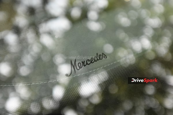 அடேங்கப்பா இந்த பென்ஸ் காரில் இவ்வளவு வசதிகள் இருக்கிறதா? - மெர்சிடிஸ் பென்ஸ் சி கிளாஸ் ரிவியூ 