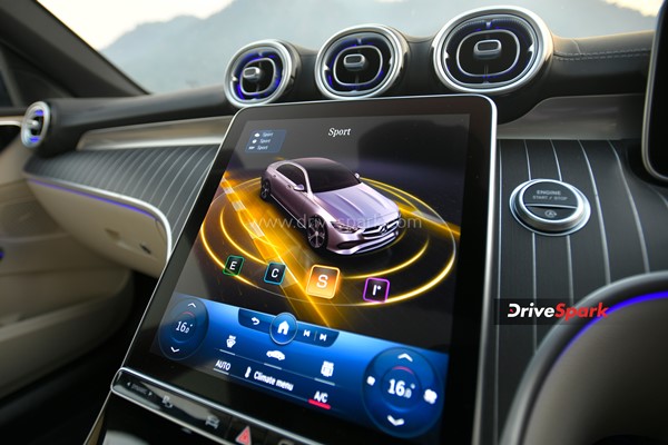 அடேங்கப்பா இந்த பென்ஸ் காரில் இவ்வளவு வசதிகள் இருக்கிறதா? - மெர்சிடிஸ் பென்ஸ் சி கிளாஸ் ரிவியூ 