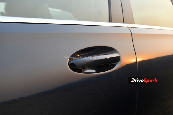 அடேங்கப்பா இந்த பென்ஸ் காரில் இவ்வளவு வசதிகள் இருக்கிறதா? - மெர்சிடிஸ் பென்ஸ் சி கிளாஸ் ரிவியூ 