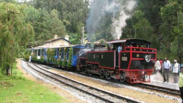 மனசை லேசாக்கும் ஊட்டி மலை ரயில் பயணம்... எவ்ளோ செலவு ஆனாலும் பரவால... வாழ்க்கைல ஒரு தடவையாச்சும் போயிரணும்!