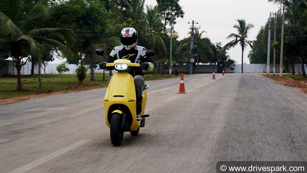 நடுரோட்டில் உடைந்து விழுந்த ஓலா ஸ்கூட்டர் . . . இதில் இவ்வளவு பிரச்சனைகள் இருக்குதா ?