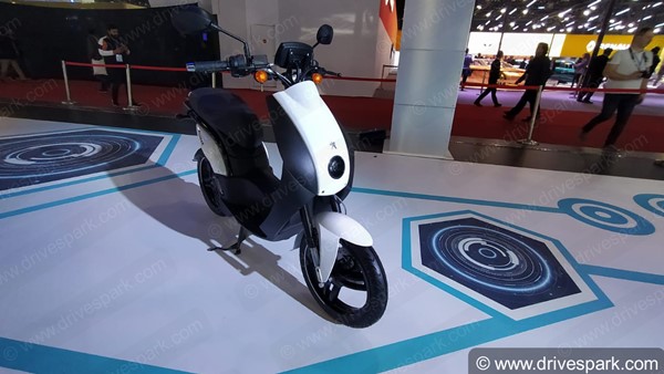 எலெக்ட்ரிக் ஸ்கூட்டரை இந்தியாவில் களமிறக்கும் ஐடியாவே இல்ல... பிரபல நிறுவனத்தின் அதிரடியால் வாடிக்கையாளர்கள் சோகம்!