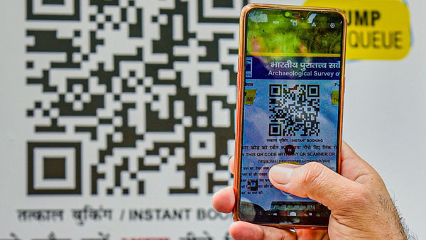 ரயில் டிக்கெட் எடுக்க இனி பணம் கொடுக்க வேண்டாம் செல்போனில் ஸ்கேன் செய்தால் போதும்