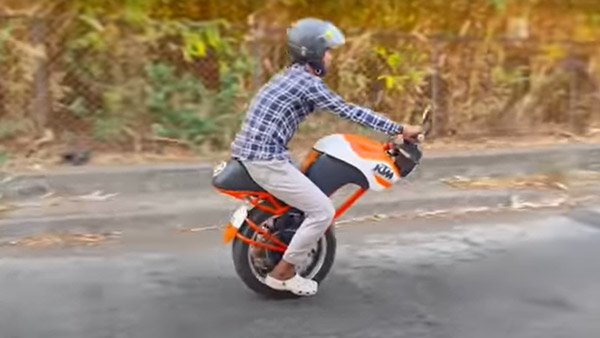 செல்ஃப் பேலன்ஸிங் பைக்கை வீட்டிலேயே உருவாக்கிய இளைஞர்கள்!.. கேடிஎம்கூட இப்படி ஒரு பைக்கை உருவாக்கல!