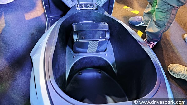 சிம்பிள் ஒன் எலெக்ட்ரிக் ஸ்கூட்டருக்காக காத்திருப்பவர்களுக்கு மகிழ்ச்சியான செய்தி... என்னனு தெரியுமா?