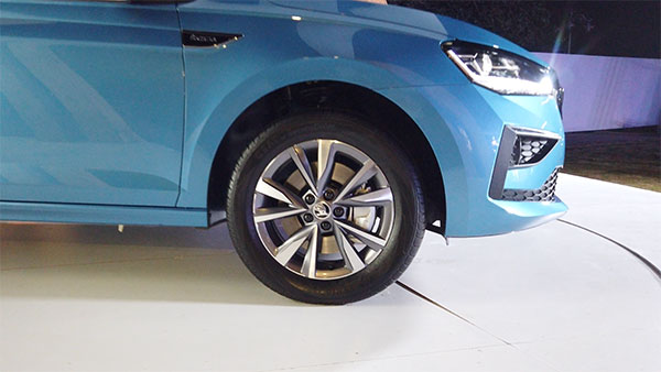 யாருமே எதிர்பாக்கல... அனைவரையும் மூக்கின் மேல் விரல் வைக்க வைத்த ஸ்கோடா நிறுவனம்... இதெல்லாம் வேற லெவல்!