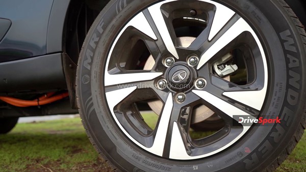 ஏன் எலெக்டரிக் மற்றும் ஹைபிரிட் வாகனங்களில் மட்டும் ரீஜெனரேட்டிவ் பிரேக்கிங் சிஸ்டம் இருக்கிறது ? இதன் பின் உள்ள தொழிற்நுட்பம் என்ன?