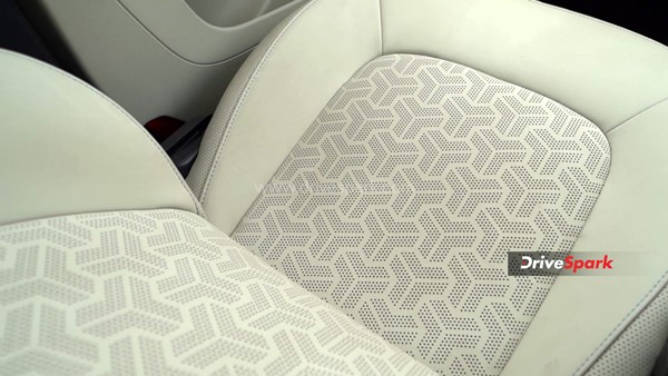 முழு சார்ஜில் அசால்டாக 300 கி.மீ பயணித்தோம் . . . டாடா நெக்ஸான் இவி மேக்ஸ் ரிவியூ . . .