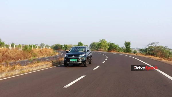 முழு சார்ஜில் அசால்டாக 300 கி.மீ பயணித்தோம் . . . டாடா நெக்ஸான் இவி மேக்ஸ் ரிவியூ . . .