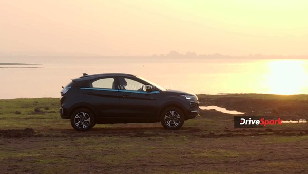 முழு சார்ஜில் அசால்டாக 300 கி.மீ பயணித்தோம் . . . டாடா நெக்ஸான் இவி மேக்ஸ் ரிவியூ . . .