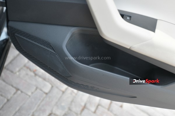 இளசுகளின் மனசை கொள்ளயடிக்கும் ஃபோக்ஸ்வாகன் விர்டுஸ் ரிவியூ