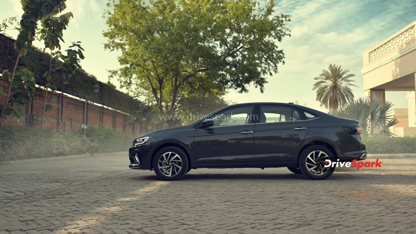 இளசுகளின் மனசை கொள்ளயடிக்கும் ஃபோக்ஸ்வாகன் விர்டுஸ் ரிவியூ