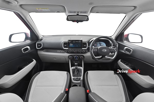 சின்ன மாற்றங்கள் தான் ஆனா இப்ப செமயா இருக்கு... 2022 புதிய ஹூண்டாய் வென்யூ ரிவியூ