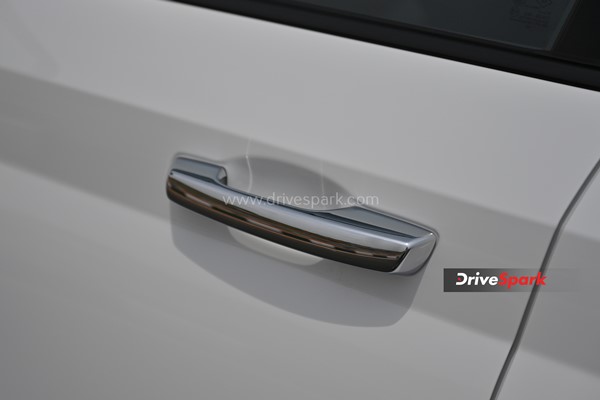 சின்ன மாற்றங்கள் தான் ஆனா இப்ப செமயா இருக்கு... 2022 புதிய ஹூண்டாய் வென்யூ ரிவியூ