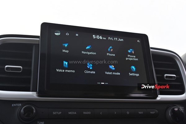 சின்ன மாற்றங்கள் தான் ஆனா இப்ப செமயா இருக்கு... 2022 புதிய ஹூண்டாய் வென்யூ ரிவியூ