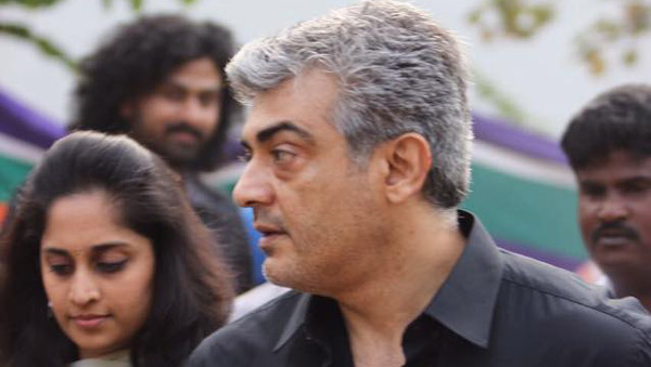 பிஎம்டபிள்யூ பைக்கில் ஐரோப்பாவில் உலாவரும் நடிகர் அஜித்!! படங்கள் இணையத்தில் வைரல்