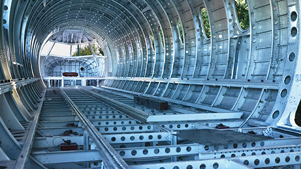 பாத்திரங்களை போல் விமானத்தையும் அலுமினியத்தில்தான் உருவாக்கறாங்க! இதுக்கு பின்னால இவ்ளோ பெரிய ரகசியம் இருக்கா?