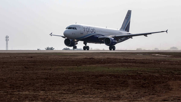 விமான ங்களில் ஏற வி ஐ பி களுக் கு பி எம் டபிள்யூ எக்ஸ் 7 கார் . . . டில் லி ஏர் போ ட்டில் புதி ய ஏற் பாடு . . . விமான ங்களில் ஏற வி ஐ பி களுக் கு 