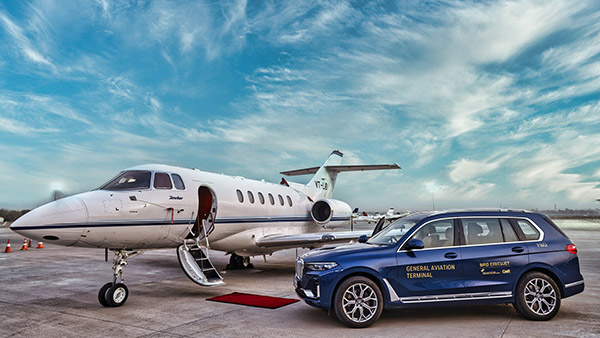 விமான ங்களில் ஏற வி ஐ பி களுக் கு பி எம் டபிள்யூ எக்ஸ் 7 கார் . . . டில் லி ஏர் போ ட்டில் புதி ய ஏற் பாடு . . . விமான ங்களில் ஏற வி ஐ பி களுக் கு 