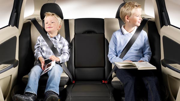 காருக்குள் குழந்தைகள் விளையாடியதால் நேர்ந்த சோகம். . . இதை மட்டும் செய்திருந்தால் அவர்களைக் காப்பாற்றியிருக்கலாம். . .