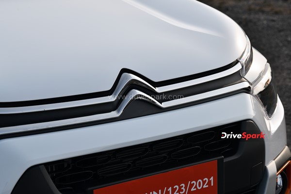 ஃபெர்பாமென்ஸில் பிச்சு உதறும் சிட்ரோன் சி3 கார் ரிவியூ . . .