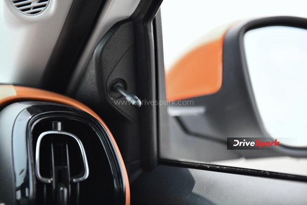 ஃபெர்பாமென்ஸில் பிச்சு உதறும் சிட்ரோன் சி3 கார் ரிவியூ . . .