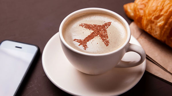 விமானத்தில் மட்டும் ஒரு சிலர் டீ, காபி குடிக்க மாட்டாங்க... ஏன் தெரியுமா? இந்த சின்ன தப்பை செய்தால் அவ்ளோதான்!