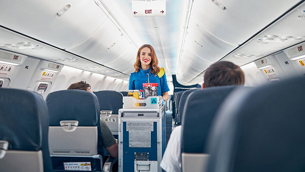 விமானத்தில் மட்டும் ஒரு சிலர் டீ, காபி குடிக்க மாட்டாங்க... ஏன் தெரியுமா? இந்த சின்ன தப்பை செய்தால் அவ்ளோதான்!