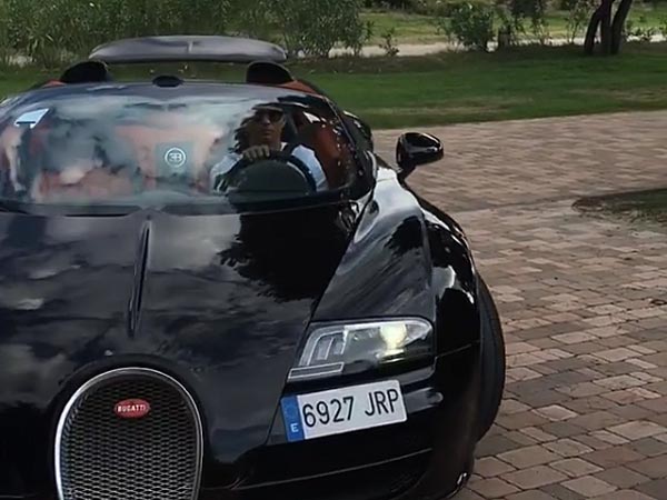 ஸ்பெயினில் விபத்திற்குள்ளான ரொனால்டோவின் புகாட்டி வெய்ரான்!! ஷோரூம் விலை மட்டுமே ரூ.16 கோடியாம்!