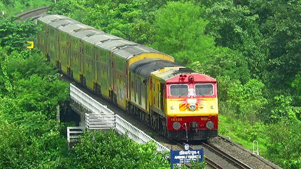 திருடினாலும் , மழை பெய்தாலும் கவலையில்ல . . . நிலக்கரியை மட்டும் திறந்தவெளி ரயிலில்தான் கொண்டு போவாங்க ஏன் தெரியுமா ?