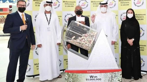 துபாய் டூட்டி ஃப்ரீ லக்கி டிராவில் சூப்பரான சொகுசு காரை வென்ற இந்தியர்... இன்னொருத்தர் ஒரு மில்லியன் டாலரை வென்றிருக்காரு!