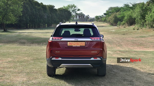 எங்கயோ மச்சம் இருக்கு... கணவருக்காக சர்ச்சை நடிகை செய்த காரியம்... நமக்கு இப்படி எல்லாம் நடக்க மாட்டேங்குதே!