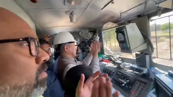 இந்திய ரயில்வேயில் மோடி அரசு செய்த சாதனை . . . உலகில் இப்படி ஒரு விஷயத்தை இது வரை யாரும் செய்தது இல்லை . . .