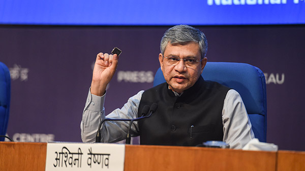 இந்திய ரயில்வேயில் மோடி அரசு செய்த சாதனை . . . உலகில் இப்படி ஒரு விஷயத்தை இது வரை யாரும் செய்தது இல்லை . . .