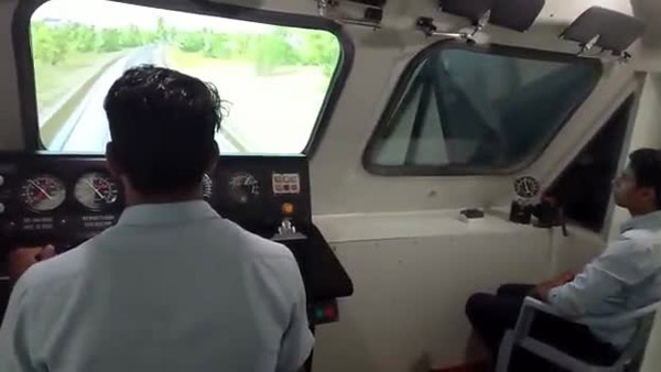 ரயிலை இயக்க ஒருவரே போதும் ஆனால் 2 பேரை ஏன் நியமிக்கிறார்கள் தெரியுமா ?