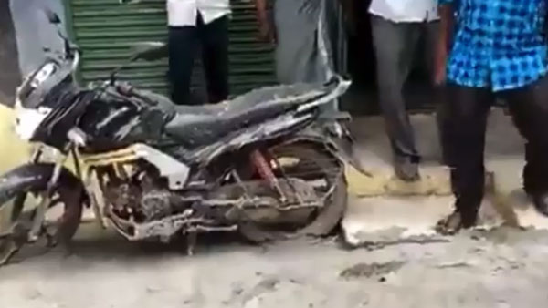 மஹிந்திராவின் இந்த பைக்கை இப்போ வாங்குறது ரொம்ப கஷ்டம்... இந்த மாதிரியான பைக்கையா அசால்டா புதைச்சுட்டு போனாங்க!