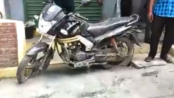 மஹிந்திராவின் இந்த பைக்கை இப்போ வாங்குறது ரொம்ப கஷ்டம்... இந்த மாதிரியான பைக்கையா அசால்டா புதைச்சுட்டு போனாங்க!