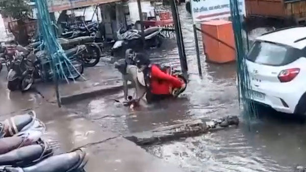 கால்வாயில் தவறி விழுந்த கணவன், மனைவி... பதைபதைக்க வீடியோ! இதுபோன்ற நிகழ்வுகளை தவிர்க்க என்ன செய்யலாம்?