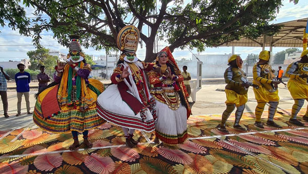 கோவை-டூ-ஷீரடி செல்லும் தனியார் ரயில்... ரயில் டிக்கெட்டை எங்கு வாங்கலாம்?.. கட்டணம் எவ்வளவு?.. இதோ முழு விபரம்!