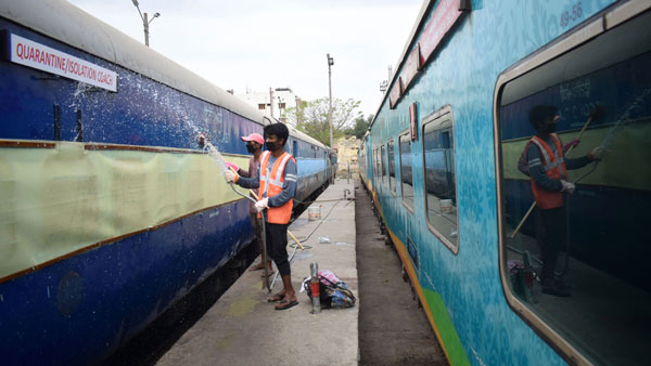 கோவை-டூ-ஷீரடி செல்லும் தனியார் ரயில்... ரயில் டிக்கெட்டை எங்கு வாங்கலாம்?.. கட்டணம் எவ்வளவு?.. இதோ முழு விபரம்!